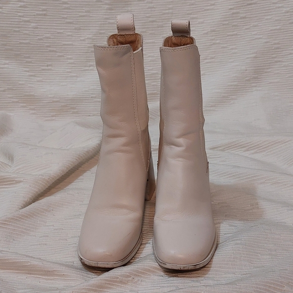 Steve Madden Light Beige Heeled Boots - Picture 3 of 8